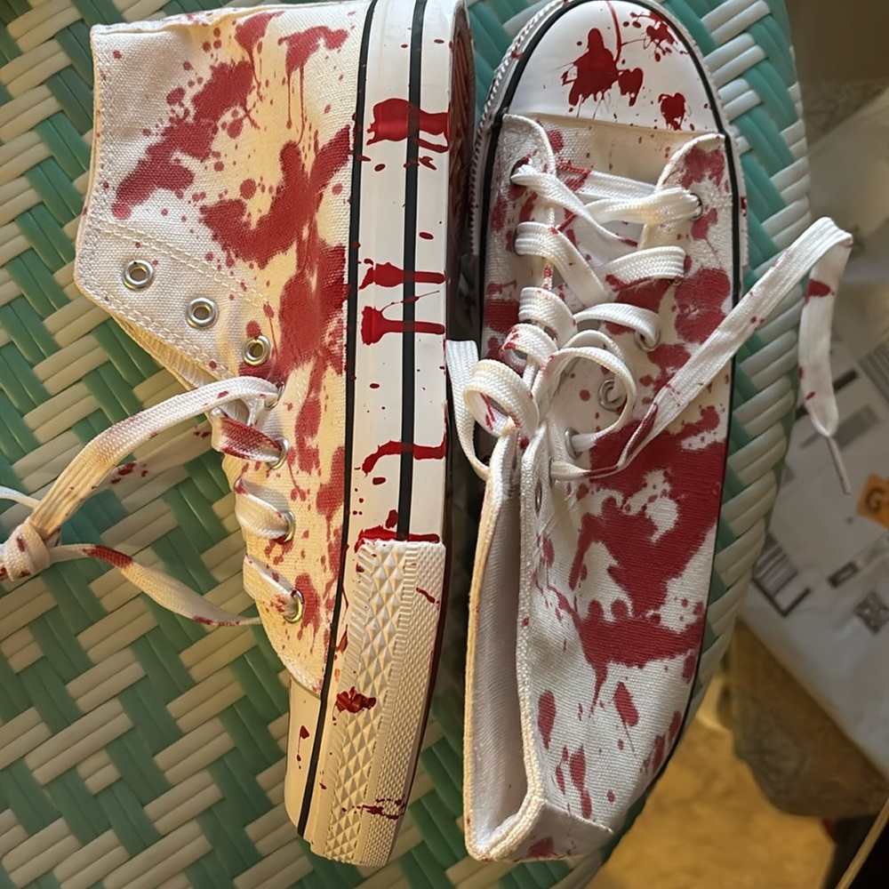 Women’s/ ‘men’s blood spatter sneakers BNIB